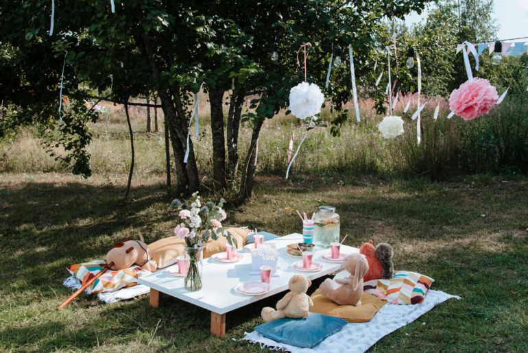 garden party table decorations